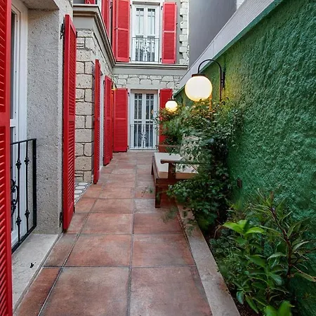 Petite Boutique Hotel 4*